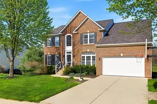 153 Hunter Dr, Cranberry Township, PA 16066 - Photo 2