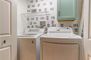 4863 Hialeah Dr, Pittsburgh, PA 15239 - Photo 18