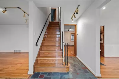 25 Carleton Dr, Pittsburgh, PA 15243 - Photo 2