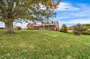 150 Holsing Ln, Frazer, PA 15084 - Photo 2