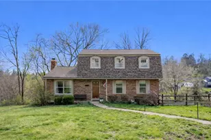 1637 Queens Dr, South Park, PA 15129 - Photo 1