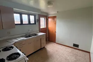 1114 Cascade Dr, Homestead, PA 15120 - Photo 6