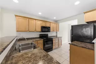 1251 Crest Dr, Collier Township, PA 15071 - Photo 4