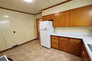 309 Emerson St, Vandergrift, PA 15690 - Photo 8