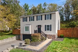 218 Lakeside Dr, Robinson Twp, PA 15136 - Photo 2