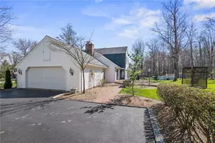 4670 Pine Cone Dr, Hermitage, PA 16148 - Photo 4