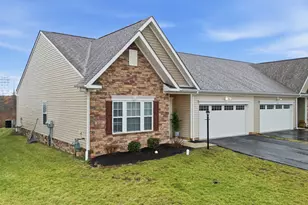 430 Dana Dr, Pittsburgh, PA 15068 - Photo 2