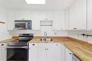 201 Cortland Dr E, Kennedy Township, PA 15136 - Photo 6