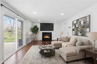 201 Cortland Dr E, Kennedy Township, PA 15136 - Photo 14