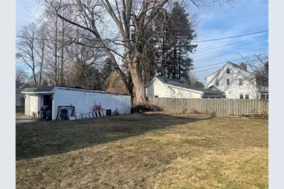 319 Cherokee Dr, Erie City, PA 16505 - Photo 4