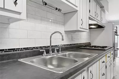 309 Queenston St, Pittsburgh, PA 15210 - Photo 10