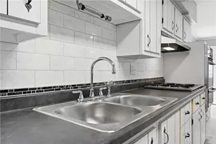 309 Queenston St, Pittsburgh, PA 15210 - Photo 10