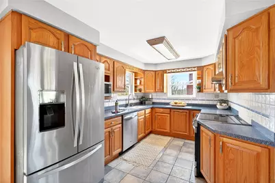 171 Greenlea Dr, Moon/Crescent Twp, PA 15108 - Photo 12