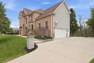 115 Kimberwicke Ct, Cranberry Township, PA 16066 - Photo 2