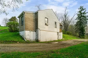 1109 Mccomb Ln, Pittsburgh, PA 15239 - Photo 6