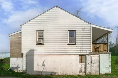 1109 McComb Ln, Pittsburgh, PA 15239 - Photo 4