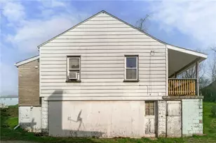 1109 Mccomb Ln, Pittsburgh, PA 15239 - Photo 4