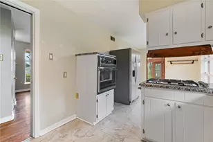 117 Maruth Dr, Ross Twp, PA 15237 - Photo 8