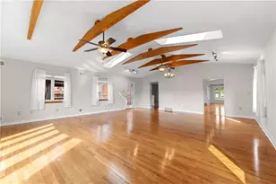 8 Pocono Dr, Green Tree, PA 15220 - Photo 22