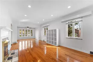 8 Pocono Dr, Green Tree, PA 15220 - Photo 10