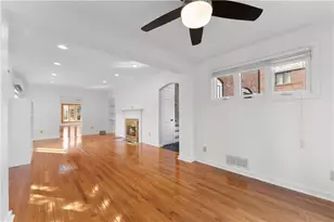 8 Pocono Dr, Green Tree, PA 15220 - Photo 12