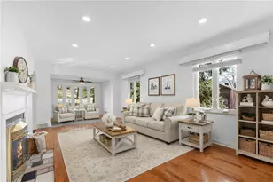 8 Pocono Dr, Green Tree, PA 15220 - Photo 8