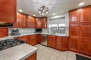 212 Montclair Ave, Pittsburgh, PA 15237 - Photo 2