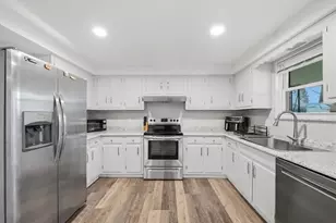 1523 Woodcrest Ave, Moon/Crescent Twp, PA 15108 - Photo 10