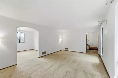 101 Dogwood Ln, Ross Twp, PA 15237 - Photo 6