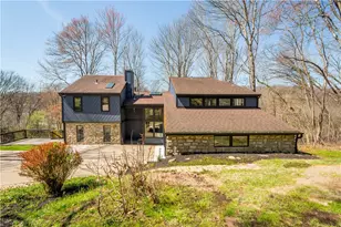 2635 Woodmont Ln, Pittsburgh, PA 15090 - Photo 2