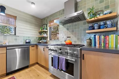 22 Priscilla Ln, Rosslyn Farms, PA 15106 - Photo 8