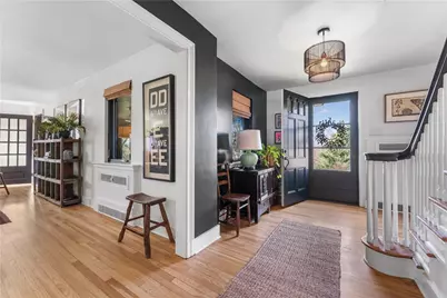 22 Priscilla Ln, Rosslyn Farms, PA 15106 - Photo 2