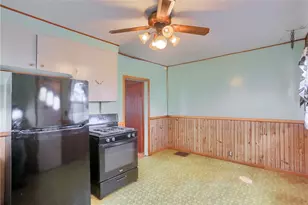 806 1/2 Harrison St, New Castle, PA 16101 - Photo 2