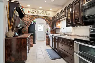 956 Greenfield Ave, Pittsburgh, PA 15217 - Photo 10