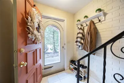 305 Woodbridge Dr, Ross Twp, PA 15237 - Photo 2