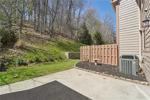 2119 Huntington Ct S, Pittsburgh, PA 15090 - Photo 16
