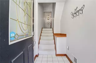 2119 Huntington Ct S, Pittsburgh, PA 15090 - Photo 2