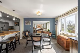 558 Rolling Green Dr, Bethel Park, PA 15102 - Photo 10