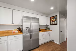 558 Rolling Green Dr, Bethel Park, PA 15102 - Photo 14