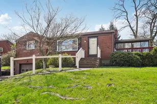 139 Peters Dr, Pittsburgh, PA 15116 - Photo 2