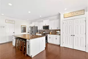 1055 Livorno Dr, Collier Township, PA 15071 - Photo 8