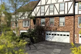 204 Thornberry Cir, Pittsburgh, PA 15234 - Photo 2