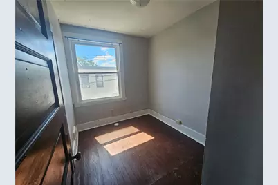 1962 Straubs Ln, Pittsburgh, PA 15212 - Photo 12
