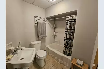 1962 Straubs Ln, Pittsburgh, PA 15212 - Photo 10