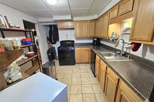 1962 Straubs Ln, Pittsburgh, PA 15212 - Photo 10