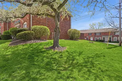 100 Jamestown Court, Scott Township, PA 15216 - Photo 4