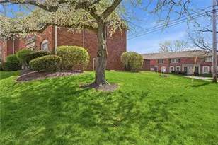 100 Jamestown Ct, Scott Township, PA 15216 - Photo 4