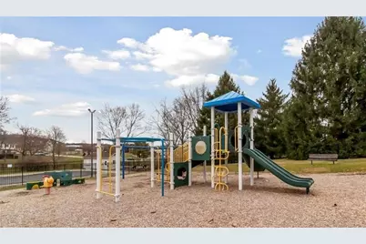 112 Hillvue Dr, Seven Fields Boro, PA 16046 - Photo 32