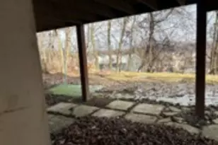 106 Delrose Dr, Liberty Boro, PA 15133 - Photo 2