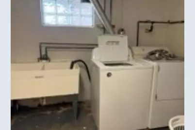 106 Delrose Dr, Liberty Boro, PA 15133 - Photo 12